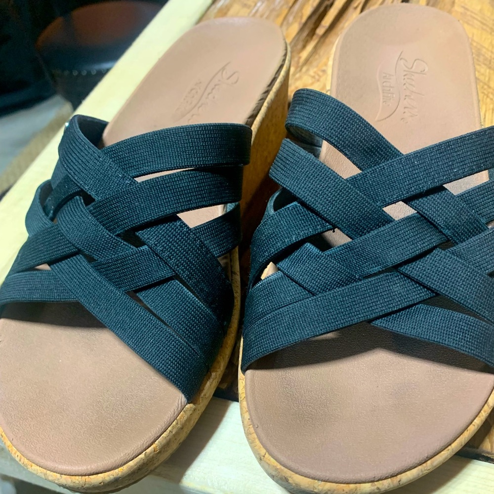 Sketchers 8.5 comfy Sandals 🩴